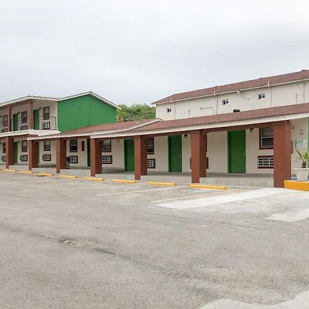 Capital O Palms Hotel, Acuna Ciudad Acuña エクステリア 写真