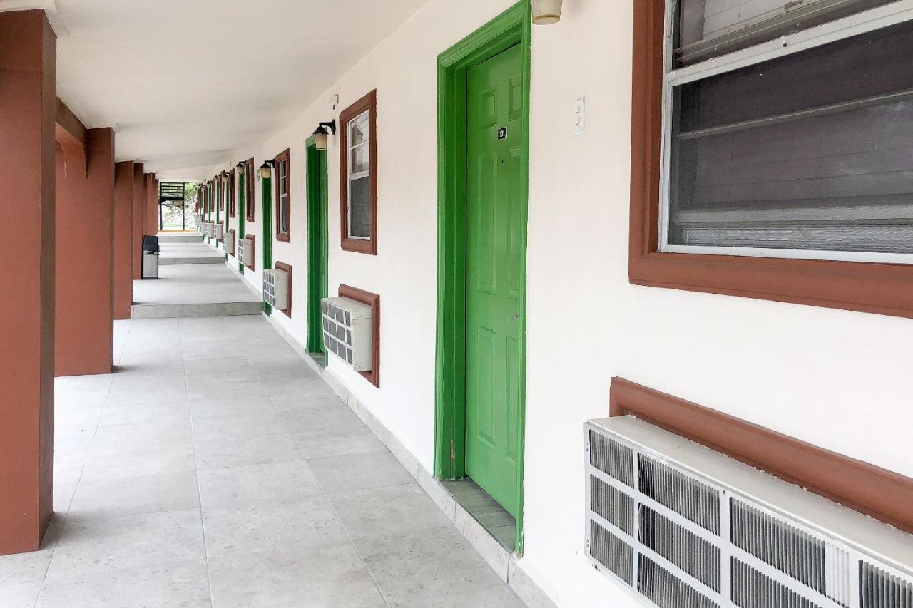 Capital O Palms Hotel, Acuna Ciudad Acuña エクステリア 写真