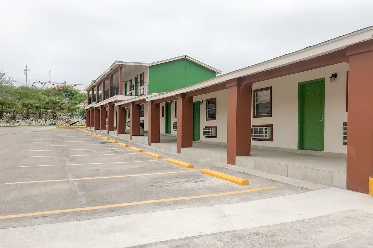 Capital O Palms Hotel, Acuna Ciudad Acuña エクステリア 写真