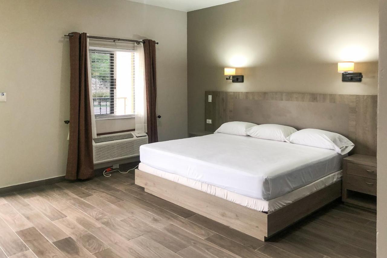 Capital O Palms Hotel, Acuna Ciudad Acuña エクステリア 写真