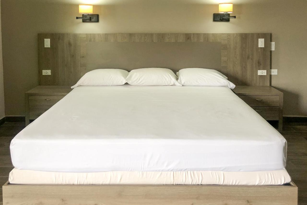 Capital O Palms Hotel, Acuna Ciudad Acuña エクステリア 写真