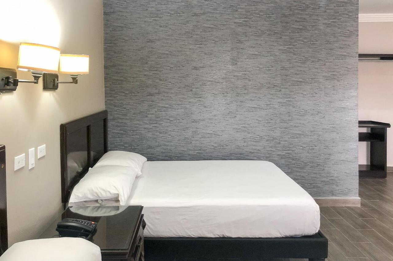 Capital O Palms Hotel, Acuna Ciudad Acuña エクステリア 写真
