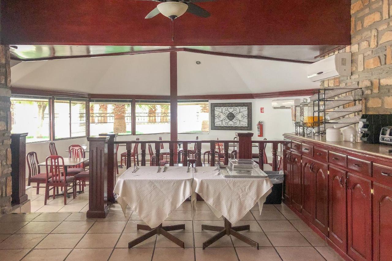 Capital O Palms Hotel, Acuna Ciudad Acuña エクステリア 写真