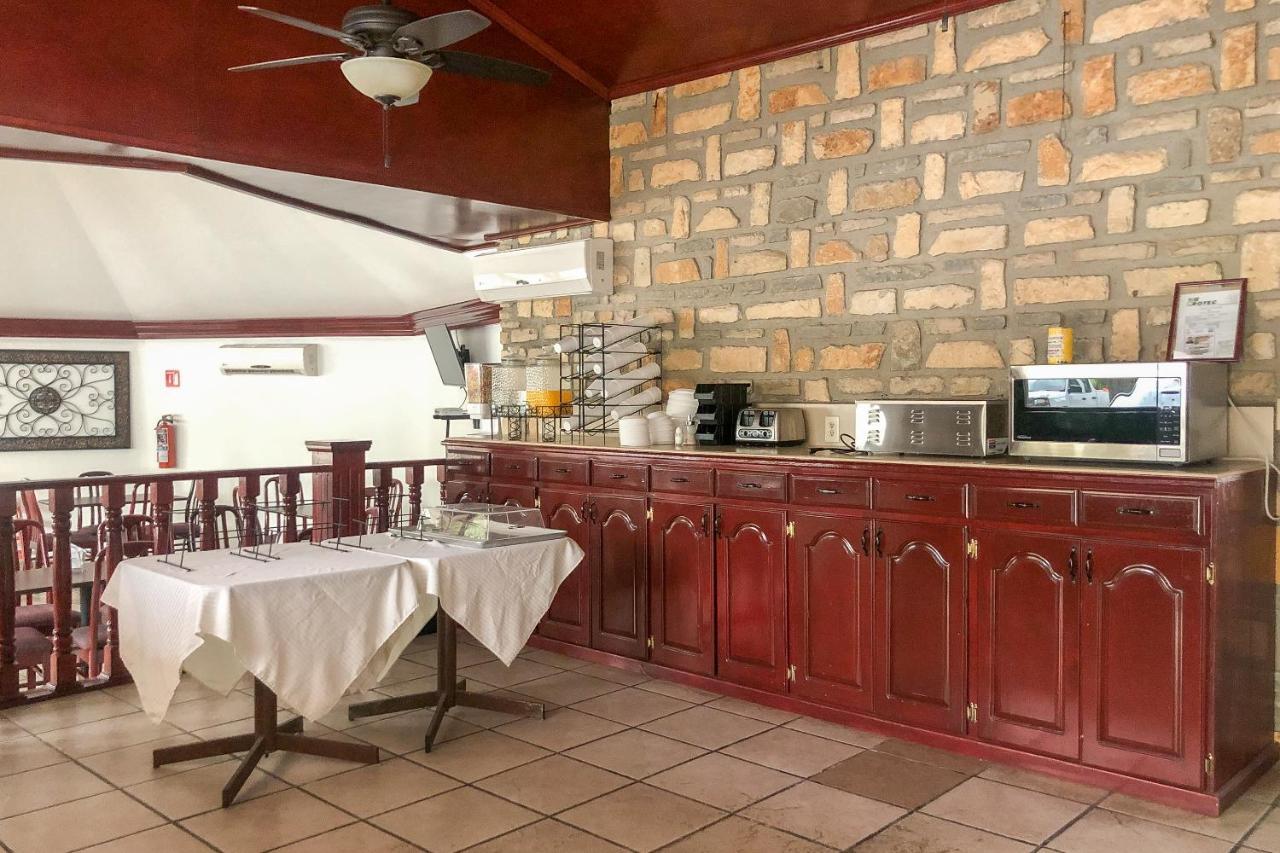 Capital O Palms Hotel, Acuna Ciudad Acuña エクステリア 写真