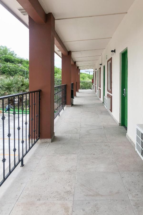 Capital O Palms Hotel, Acuna Ciudad Acuña エクステリア 写真